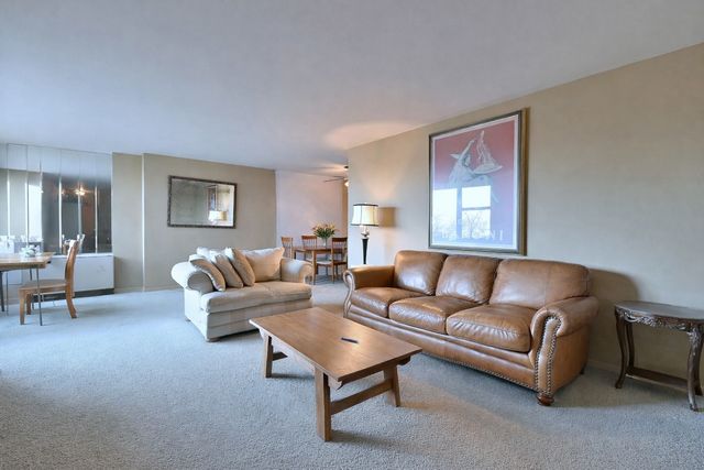 3440 N Lake Shore Drive 3C, Chicago, IL 60657