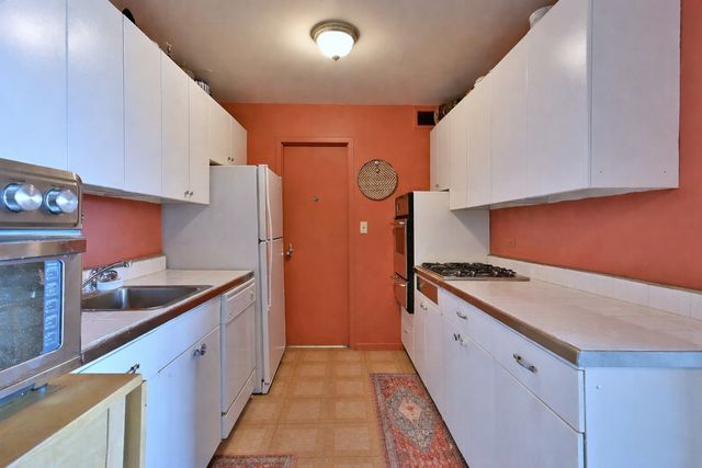 3440 N Lake Shore Drive 3C, Chicago, IL 60657