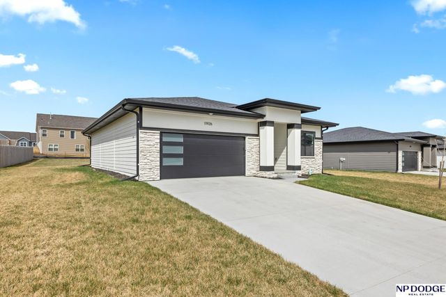 11926 S 117 Street, Papillion, NE 68046