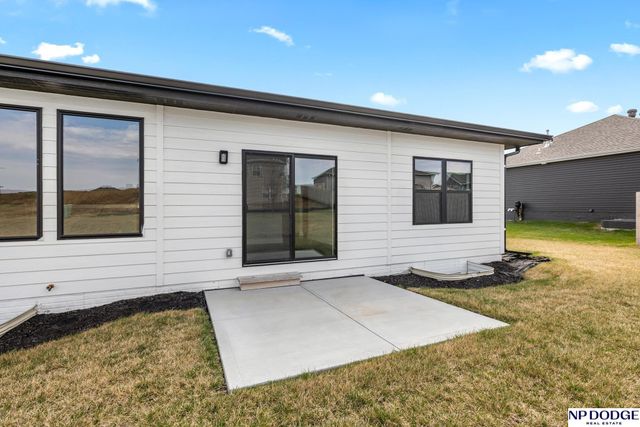 11926 S 117 Street, Papillion, NE 68046
