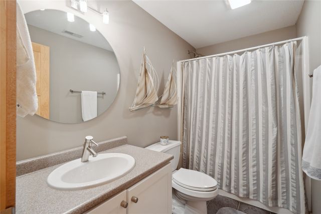 9524 Wickham Drive, Johnston, IA 50131
