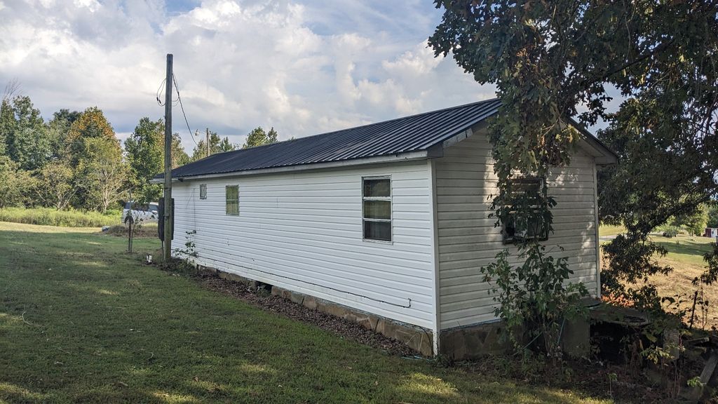 116 Davis Rd, Livingston, TN 38570