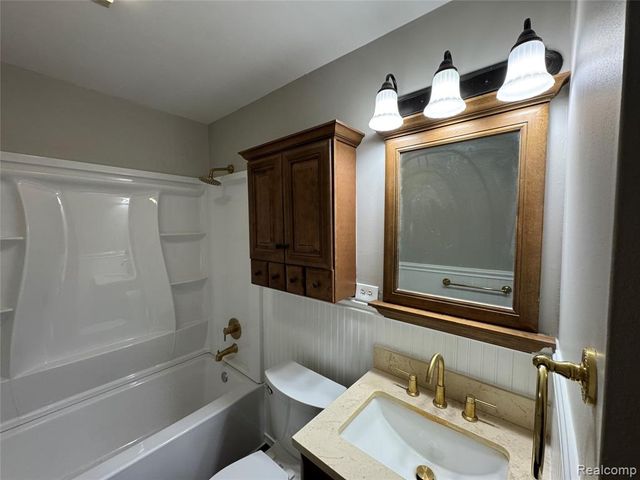 7012 Tappon Drive, Clarkston, MI 48346