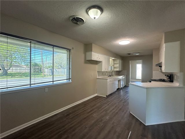 6022 Killarney Dr, Corpus Christi, TX 78413