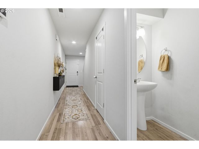 13717 Ne 5TH Way, Vancouver, WA 98684