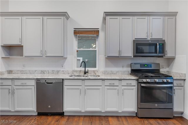 2177 W 41st Street, Cleveland, OH 44113