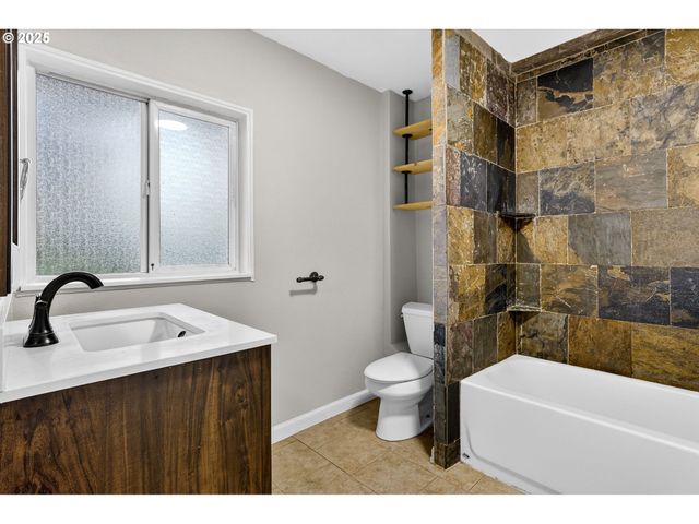 146 WARNER PARROTT Rd, Oregon City, OR 97045