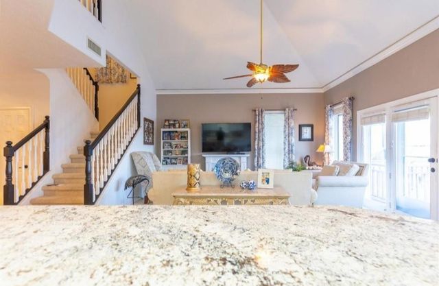 423 Hana Drive, Tiki Island, TX 77554