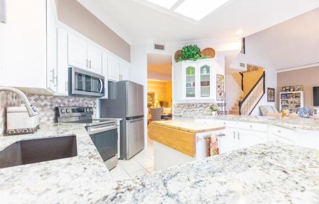 423 Hana Drive, Tiki Island, TX 77554