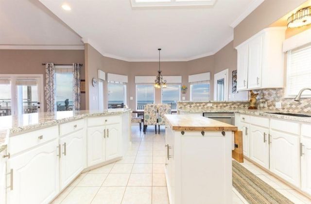 423 Hana Drive, Tiki Island, TX 77554