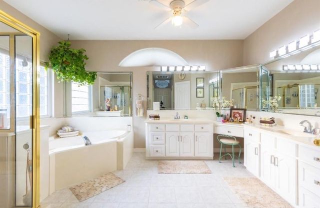 423 Hana Drive, Tiki Island, TX 77554