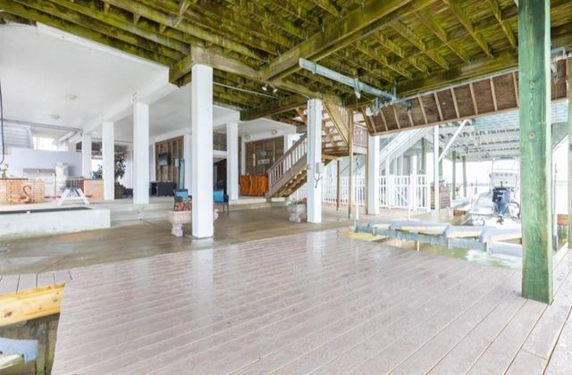 423 Hana Drive, Tiki Island, TX 77554