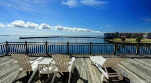 423 Hana Drive, Tiki Island, TX 77554