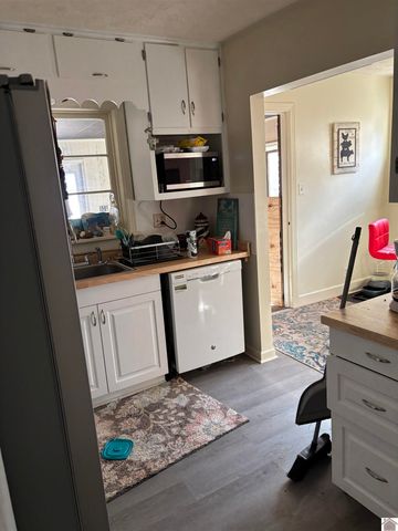 2562 CLAY STREET, Paducah, KY 42001