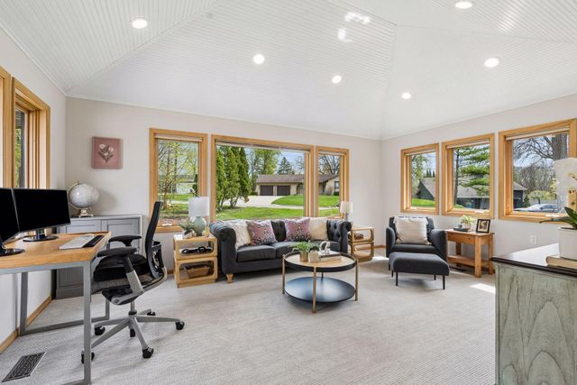 335 Queensland Lane N, Plymouth, MN 55447