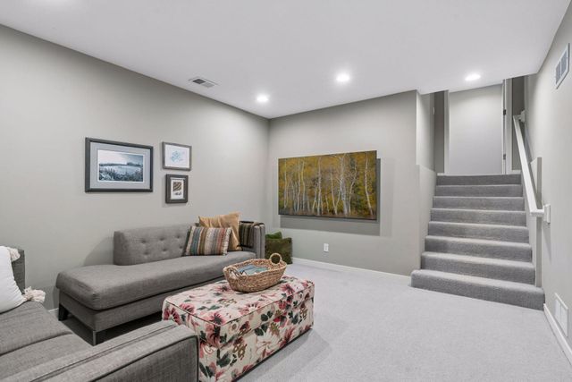 335 Queensland Lane N, Plymouth, MN 55447