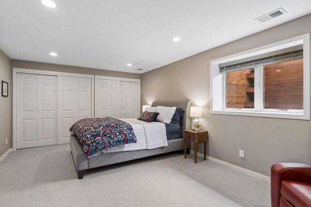 335 Queensland Lane N, Plymouth, MN 55447