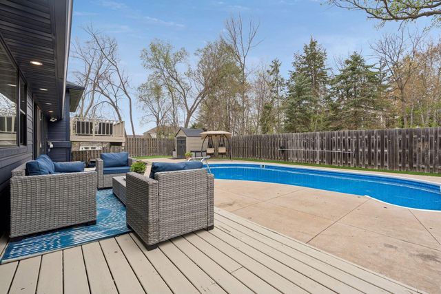 335 Queensland Lane N, Plymouth, MN 55447