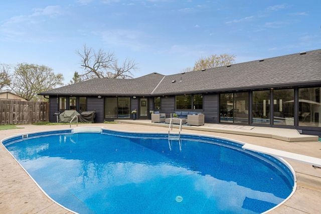 335 Queensland Lane N, Plymouth, MN 55447