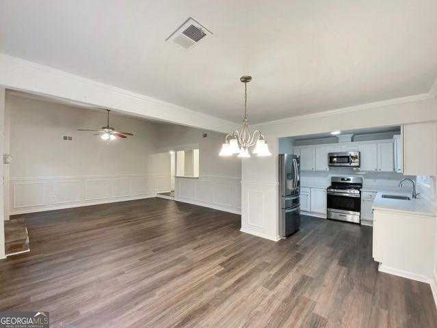 408 Park Ridge Circle, Riverdale, GA 30274