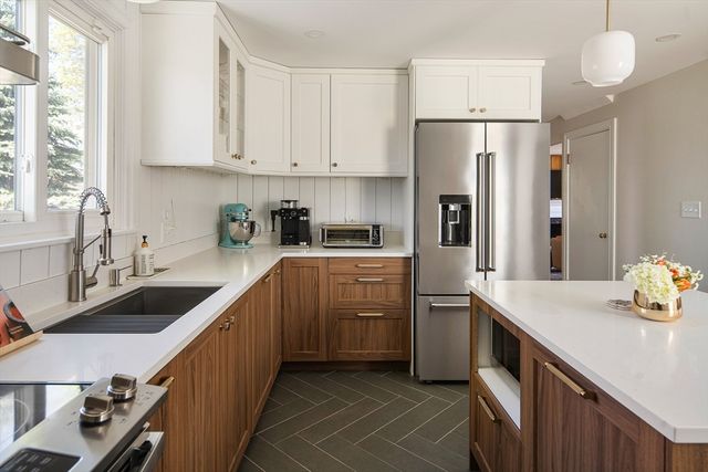 6 Nantucket Ave, Swampscott, MA 01907