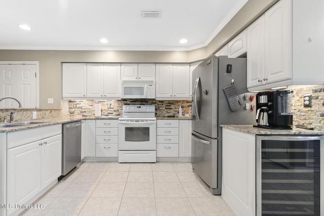 1318 Beach Boulevard, 5, Biloxi, MS 39530