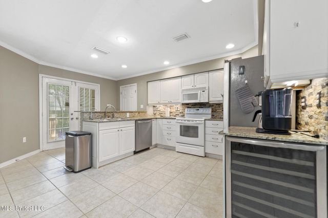 1318 Beach Boulevard, 5, Biloxi, MS 39530