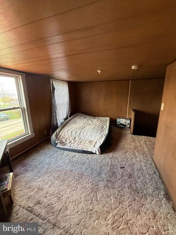 132 OAK ST, Elk Garden, WV 26717