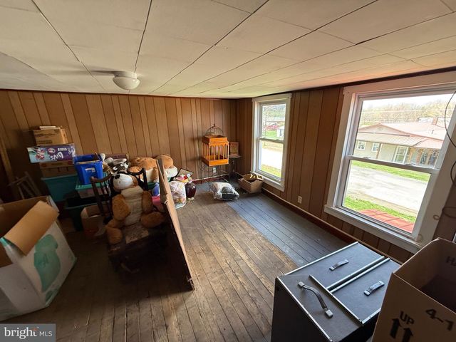 132 OAK ST, Elk Garden, WV 26717