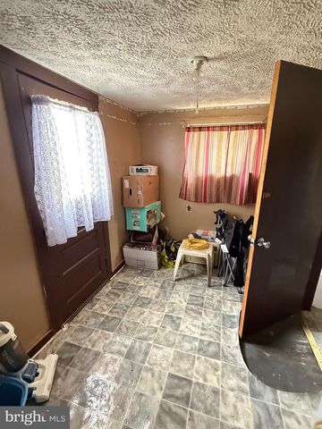 132 OAK ST, Elk Garden, WV 26717