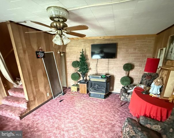 132 OAK ST, Elk Garden, WV 26717