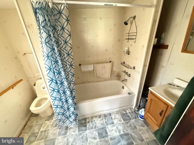 132 OAK ST, Elk Garden, WV 26717