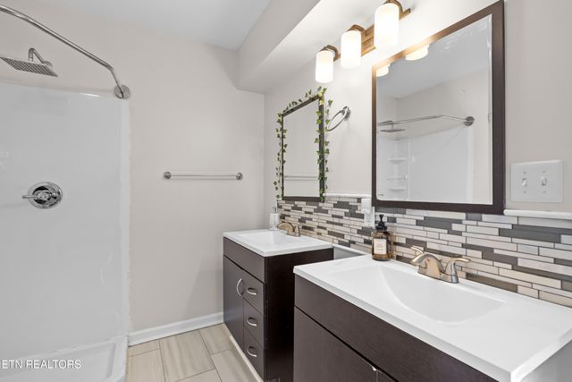 5117 Tenwood Drive, Knoxville, TN 37921