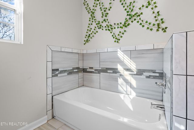 5117 Tenwood Drive, Knoxville, TN 37921