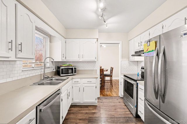 6090 Lancaster Drive, Flint Charter Township, MI 48532