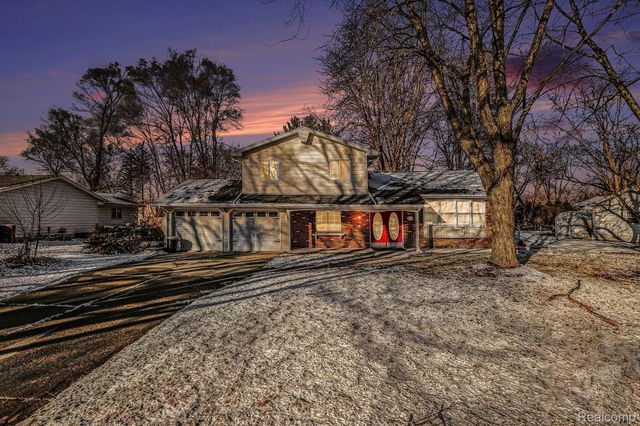 6090 Lancaster Drive, Flint Charter Township, MI 48532