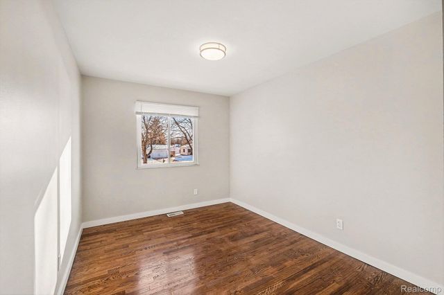 6090 Lancaster Drive, Flint Charter Township, MI 48532