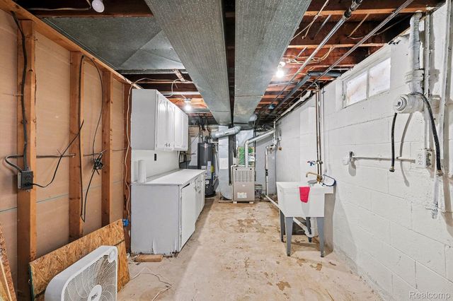 6090 Lancaster Drive, Flint Charter Township, MI 48532