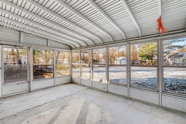 6090 Lancaster Drive, Flint Charter Township, MI 48532