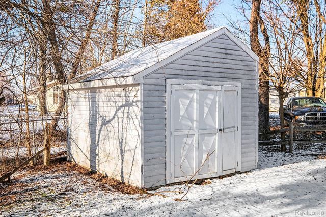 6090 Lancaster Drive, Flint Charter Township, MI 48532