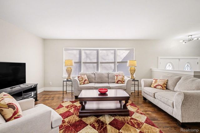 6090 Lancaster Drive, Flint Charter Township, MI 48532