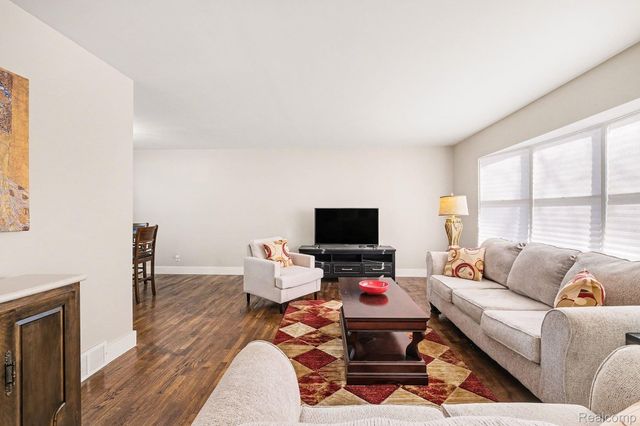 6090 Lancaster Drive, Flint Charter Township, MI 48532