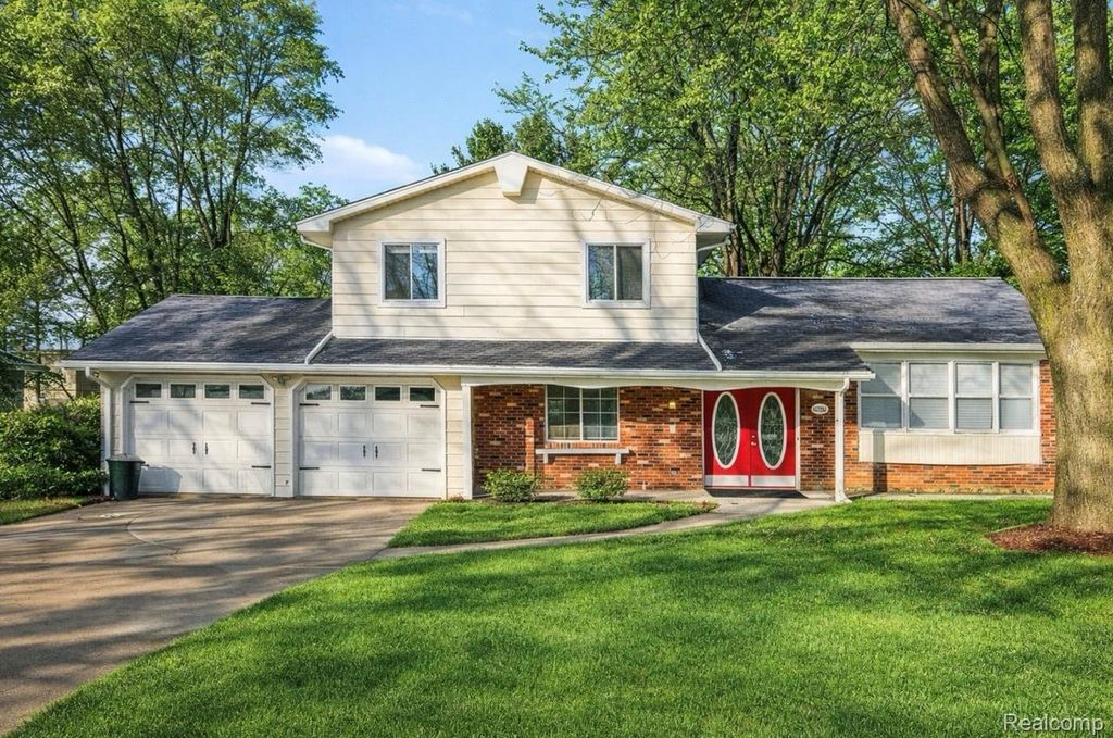 6090 Lancaster Drive, Flint Charter Township, MI 48532