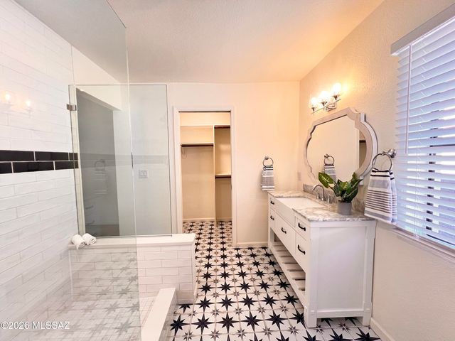 5680 N Placita Favorita, Tucson, AZ 85750