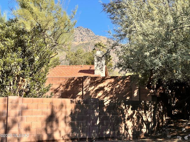 5680 N Placita Favorita, Tucson, AZ 85750