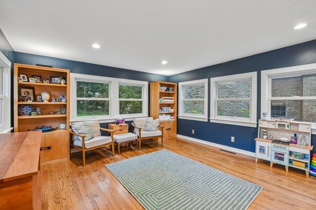 606 S Dryden Place, Arlington Heights, IL 60005