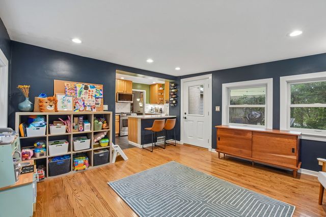 606 S Dryden Place, Arlington Heights, IL 60005