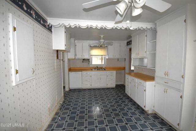 220 Fender Street, Walterboro, SC 29488