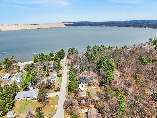 732 N 22nd Avenue, Golden Twp, MI 49436