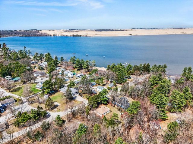 732 N 22nd Avenue, Golden Twp, MI 49436